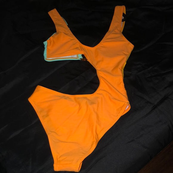 Boutique-Side Out SunnyD Colorblock Swimsuit - Picture 5 of 10
